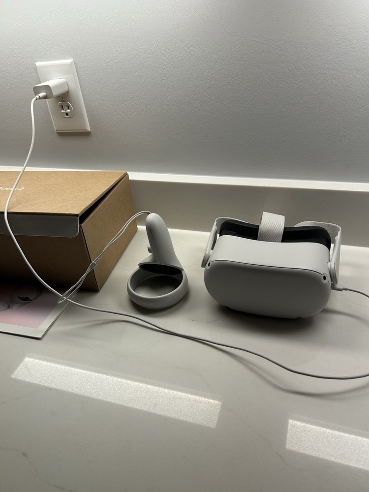 Meta Quest 2 Virtual Reality Headset and Controllers Fully Functional