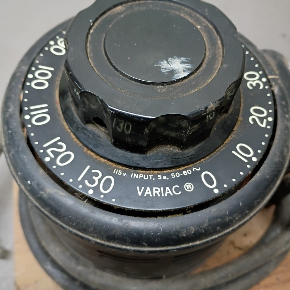 VARIAC, INPUT: 115 VOLTS. VARIABLE AC TRANSFORMER TRANSFORM FROM 0 TO 130 VOLTS.