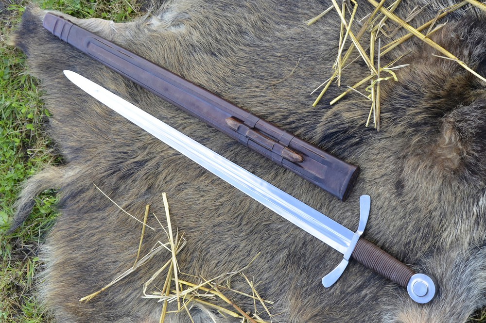 Crossed sword with pod, roma practice, SK-B