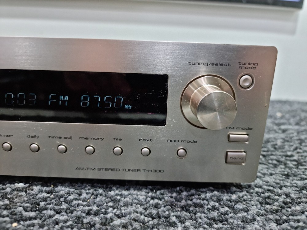 H1761 TEAC T-H300 AM/FM Stereo Tuner - Stack System - RDS - Tested