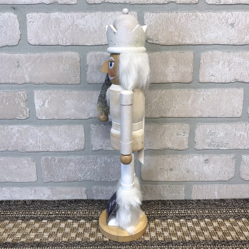 NWT St Nicholas Square White Wooden Nutcracker Holding a Tree