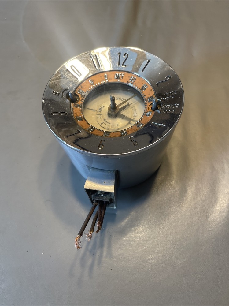 VINTAGE CHROME RETRO CLOCK MID CENTURY ELECTRIC CLOCK EMBOSSED BOLD TIMER