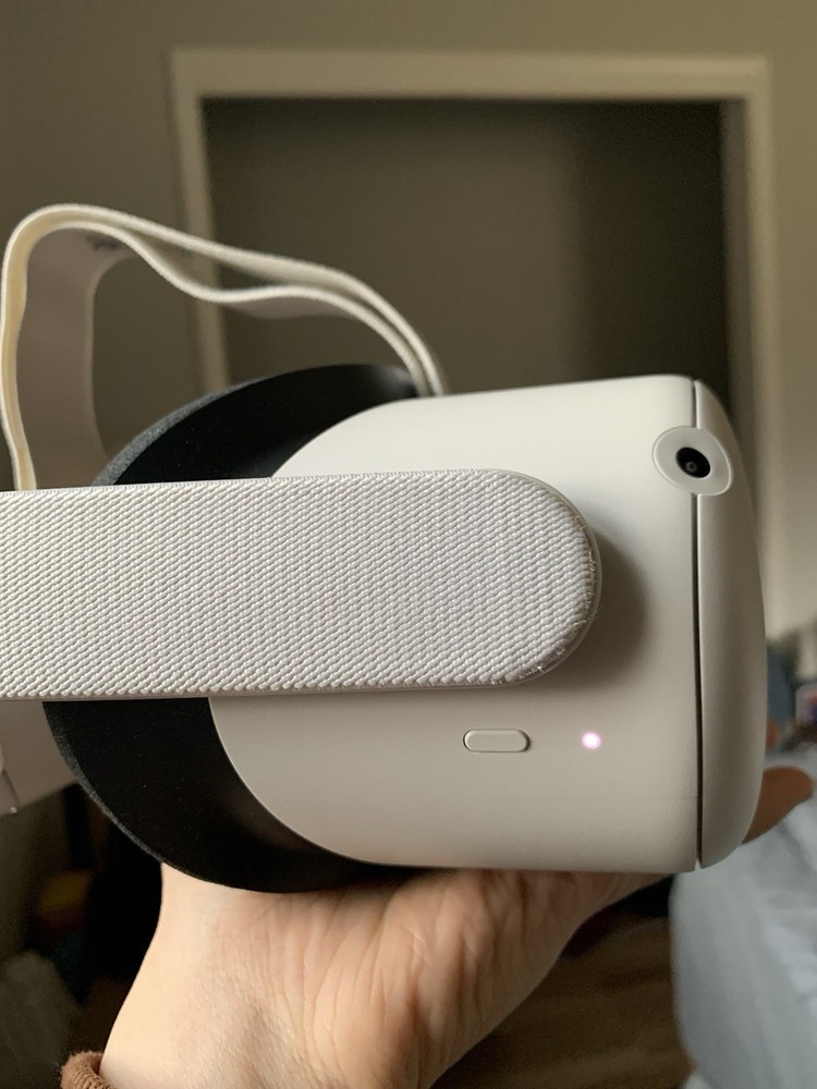 OCULUS QUEST 2 VR HEADSET 64GB **MINT CONDITION**