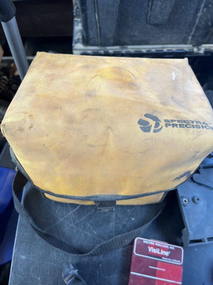 Spectra Precision Horizontal Vertical Red Beam Laser Level Model 1422 W/ Bracket