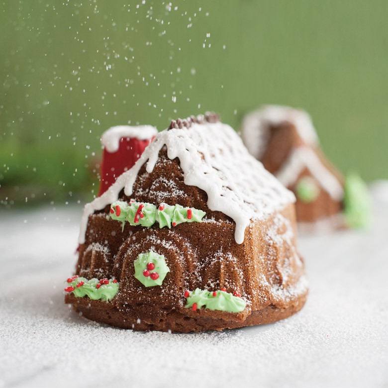 Nordic Ware Gingerbread House Duet Pan