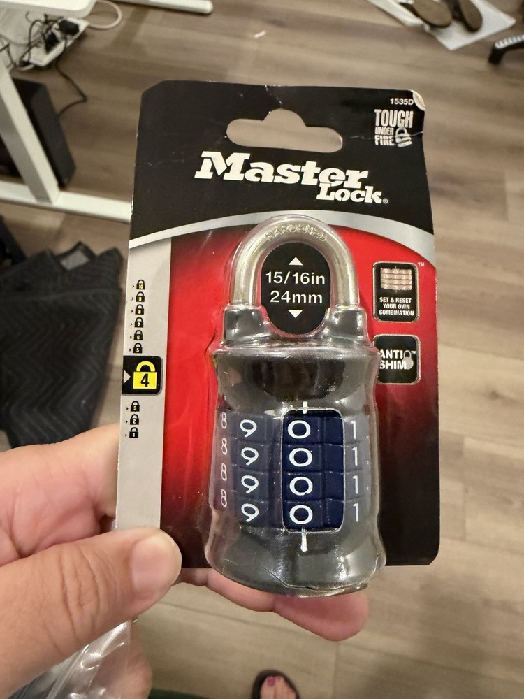 Master Lock 1535D | Customizable Combination Padlock  New