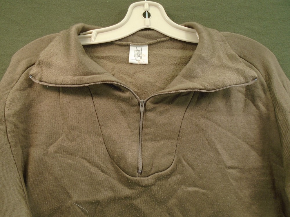 US Military Polypropylene Cold Weather Undershirt Polypro Size Medium 1997 295-C