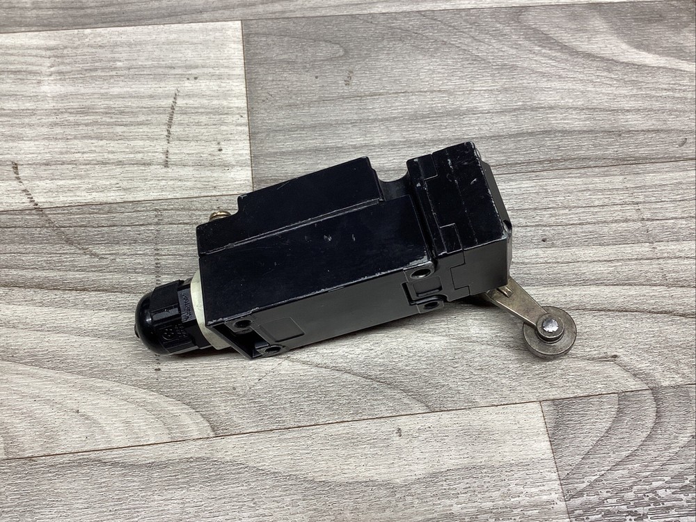 Square D AEQ2699 Limit Switch Class 9007 Series #807F320