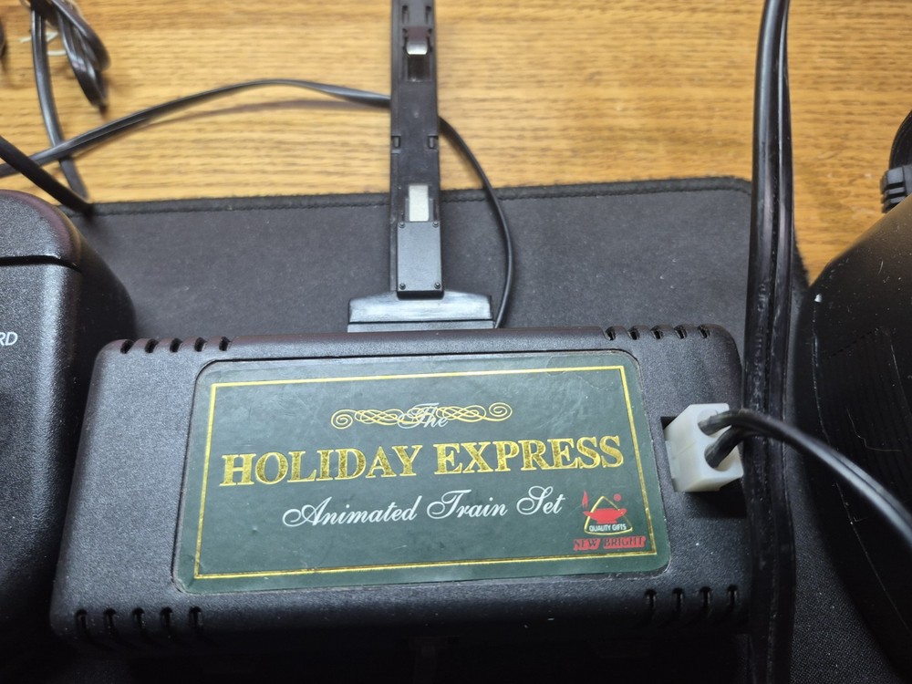 HOLIDAY EXPRESS POWER UNITS TRANSFORMER, TRACK UNIT AND CONTROLLER IN PERFECT CN