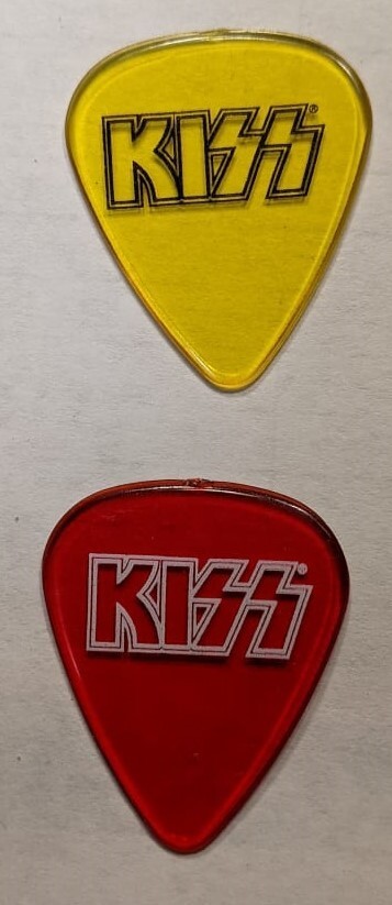 2010 Hottest Show On Earth Black and Yellow Transparent VIP Picks KISS