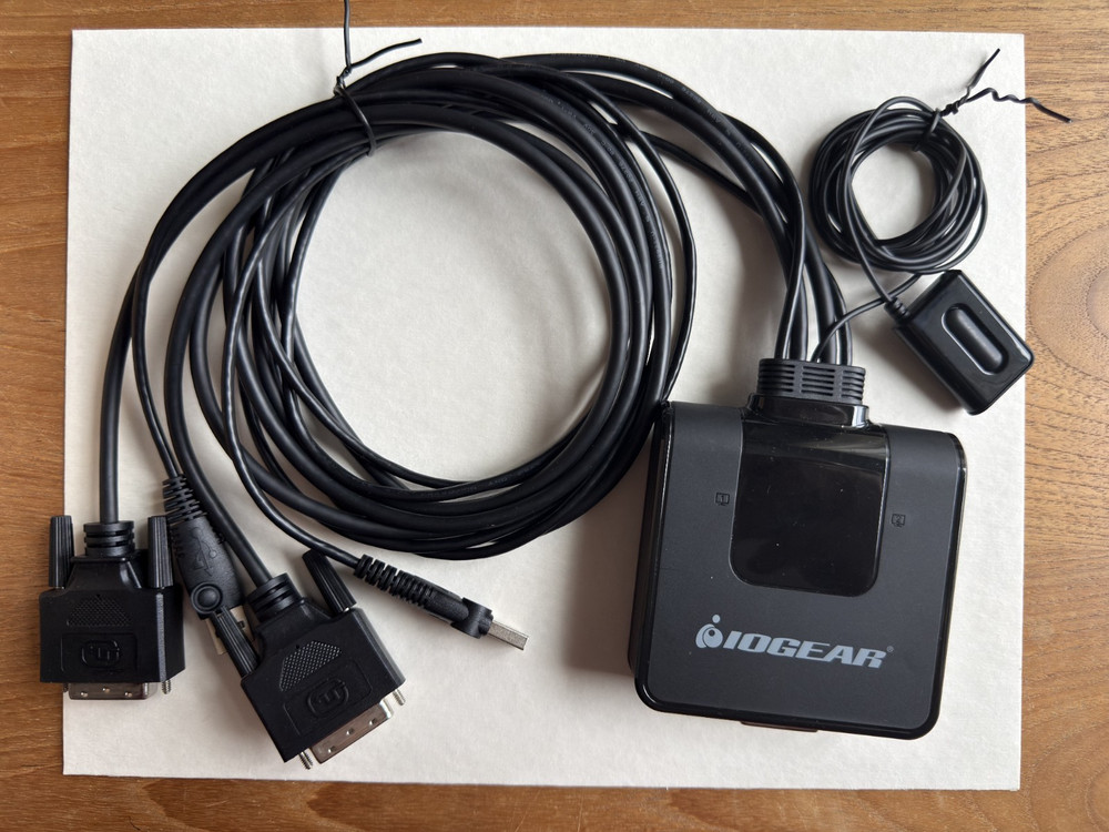 IOGEAR 2-Port USB DVI KVM Switch, GCS922 - open