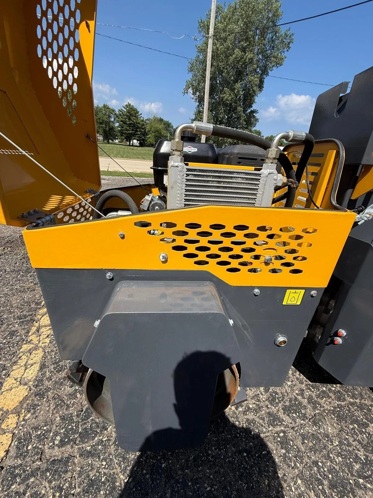 1 Ton Asphalt Roller BRIGGS & STRATTON ENGINE - EPA certified