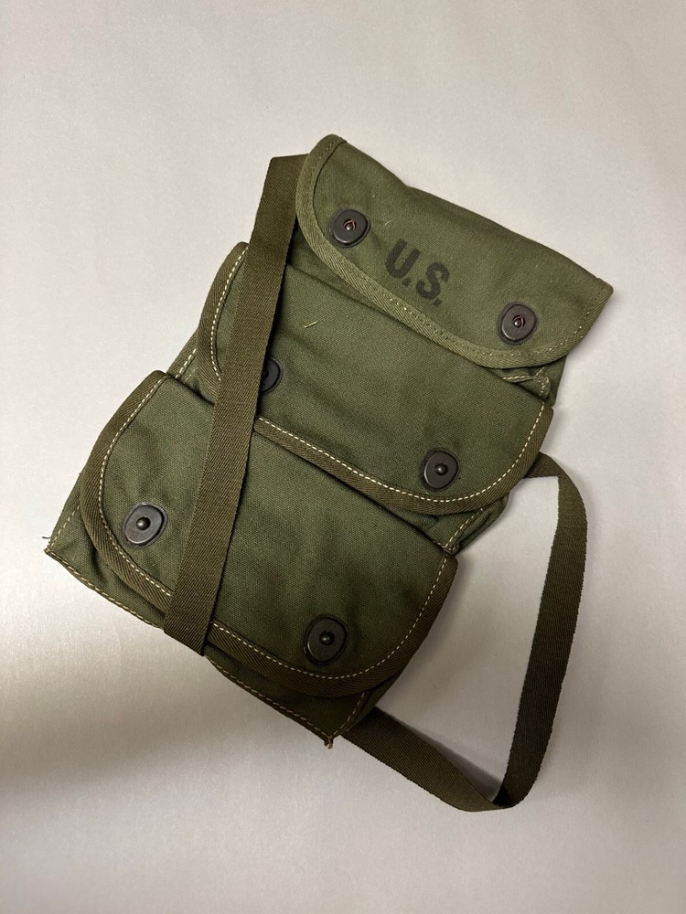US GI WWII 3 POCKET POUCH O.D. DATED 1945