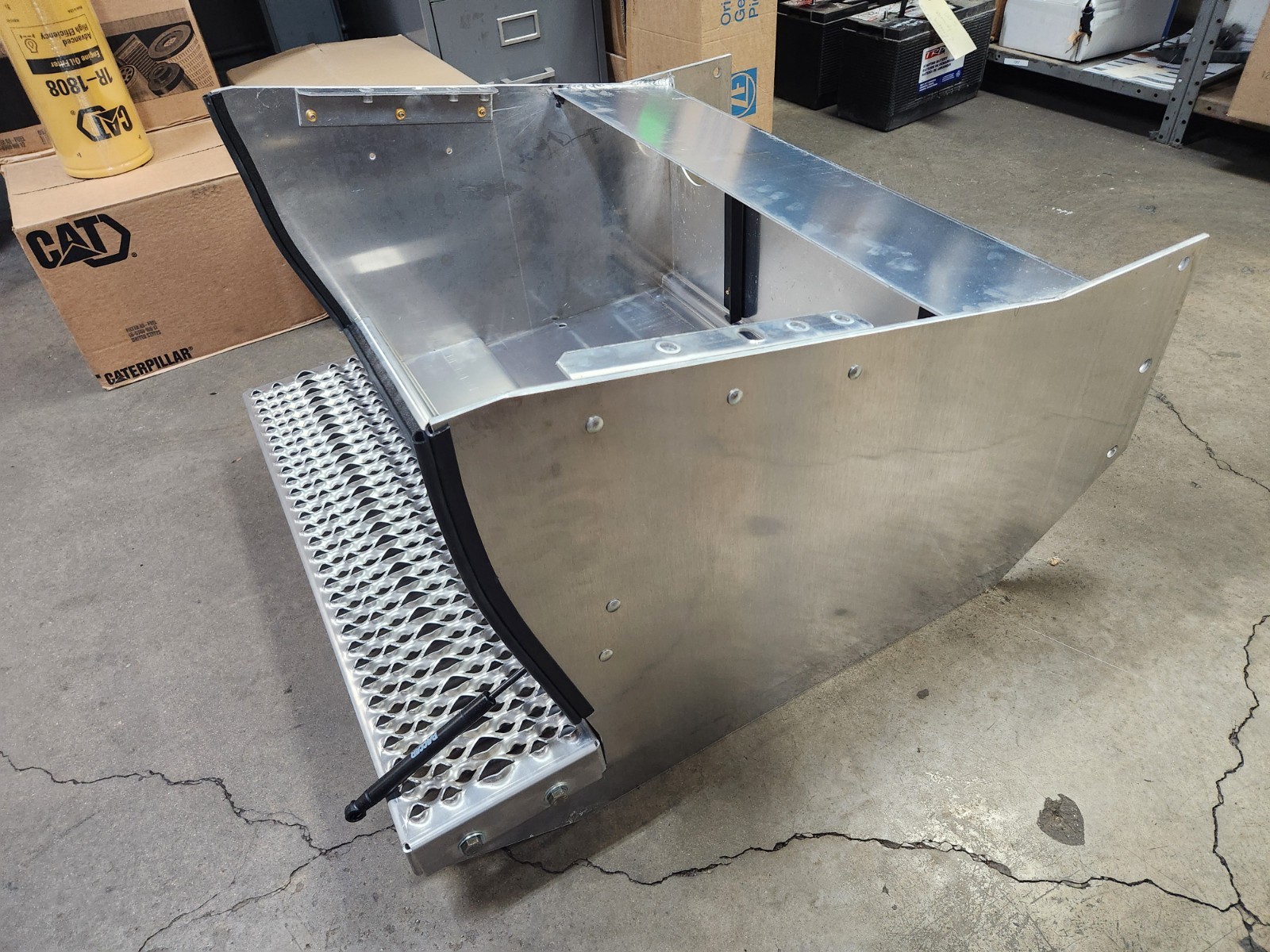 N10-6183-004 OEM Paccar Peterbilt Battery Box PB579 NEW