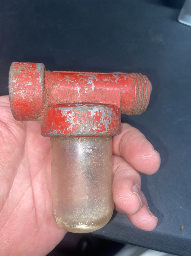 Vintage water feeder model 954