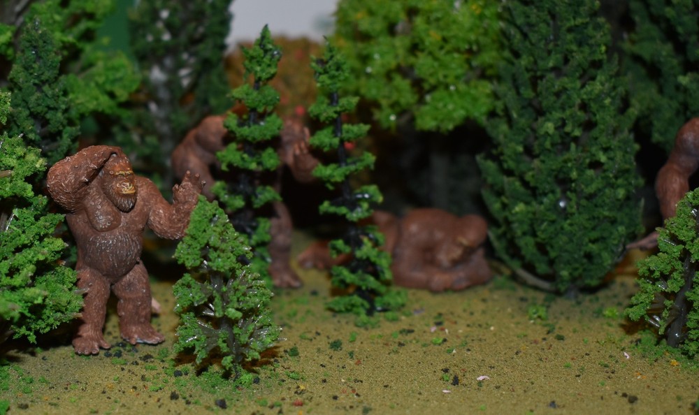 1/48 4 Bigfoot Squatch Different Poses O Scale Ready To Roam Model Train Layout