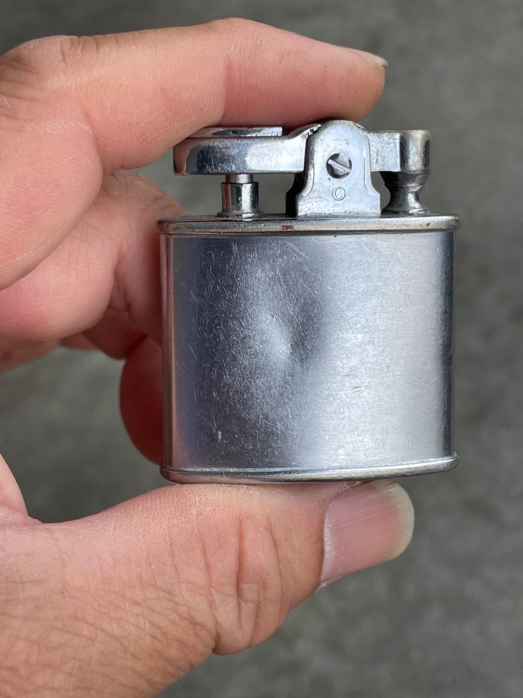 Vintage standard Ronson pocket lighter ( working )
