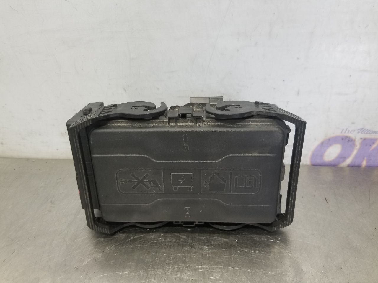 25 CHEVY MALIBU RS FUSE BOX 1.5L ENGINE 42830286