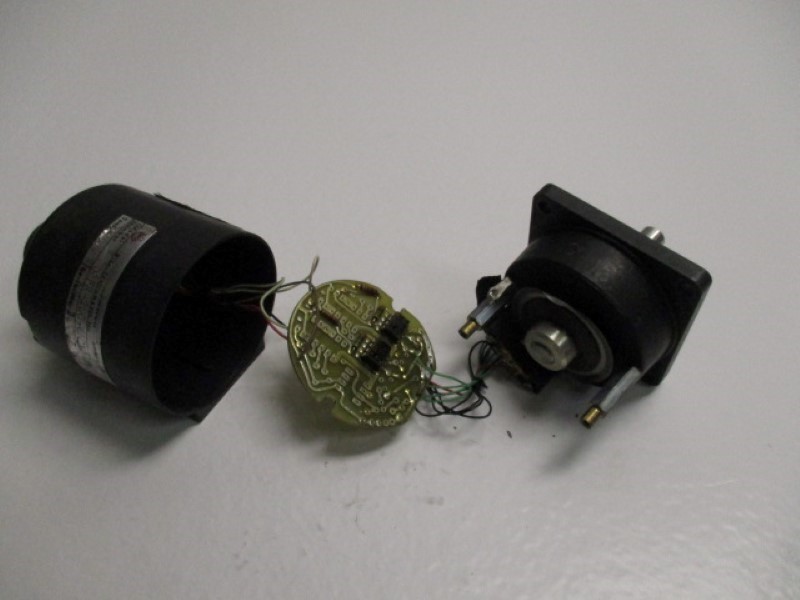 DISC 702FR-200-0CLP-TTL-SS OPTICAL SHAFT ENCODER (AS PICTURED) UNMP
