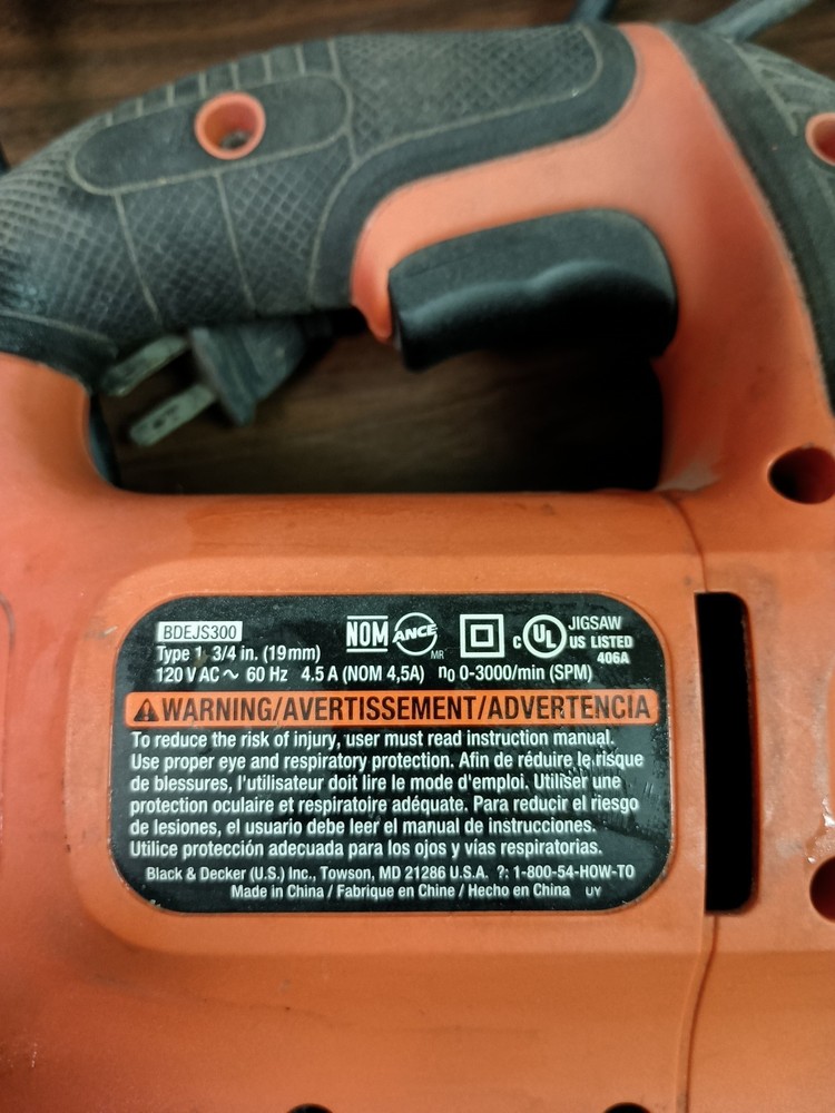 Black & Decker 4.5AMP Jigsaw Variable Speed BDEJS300C Corded Good Condition.