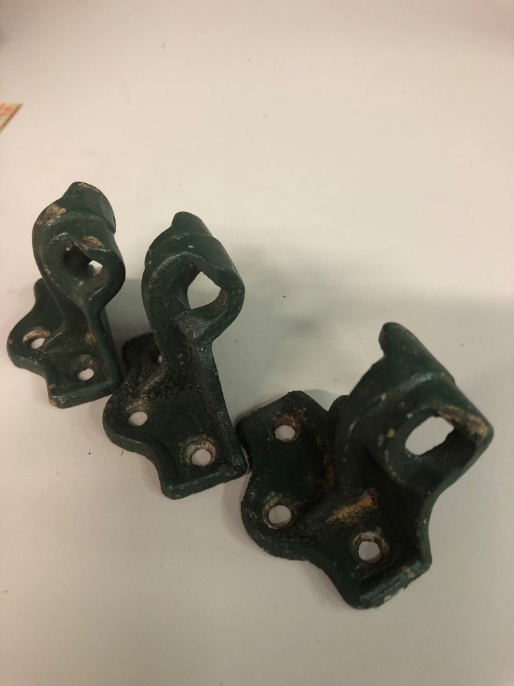 3 pieces cast iron shutter brackets (3499)