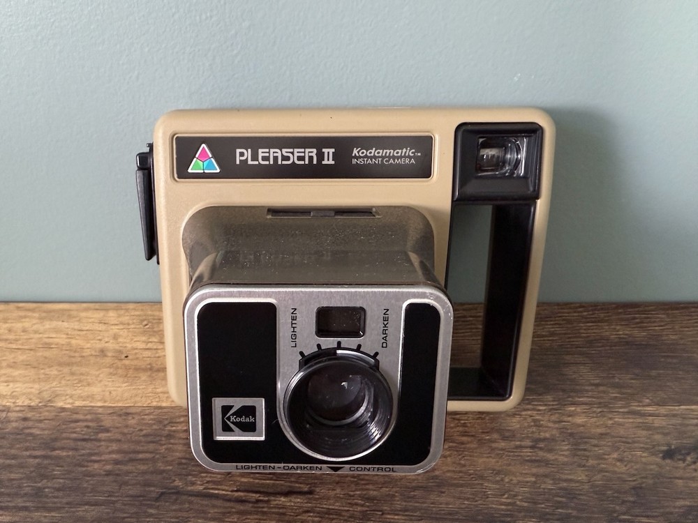 Vintage Kodak Kodamatic Pleaser II Program Instant Camera Untested