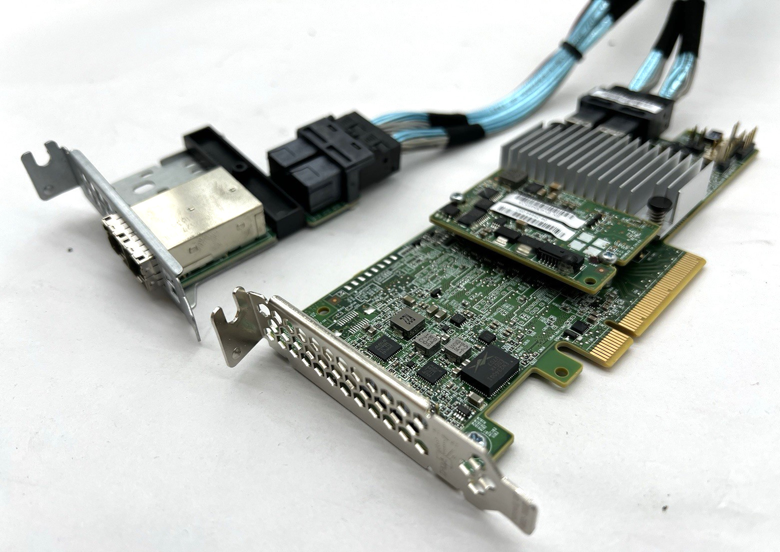 BROADCOM 03-25420-22001 LSI MegaRAID SAS 9361-8i 12Gb/S w/ AOM-SAS3-818E-LP