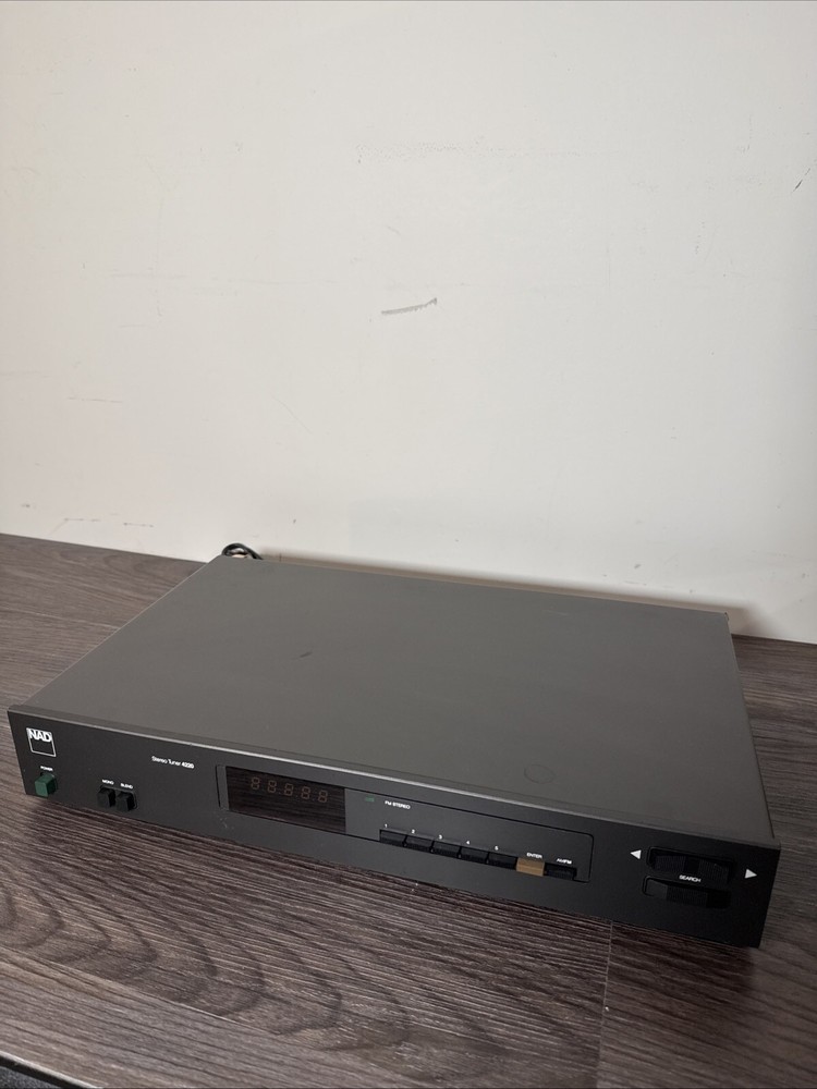 NAD Electronics 4220 Stereo AM/FM Digital Tuner