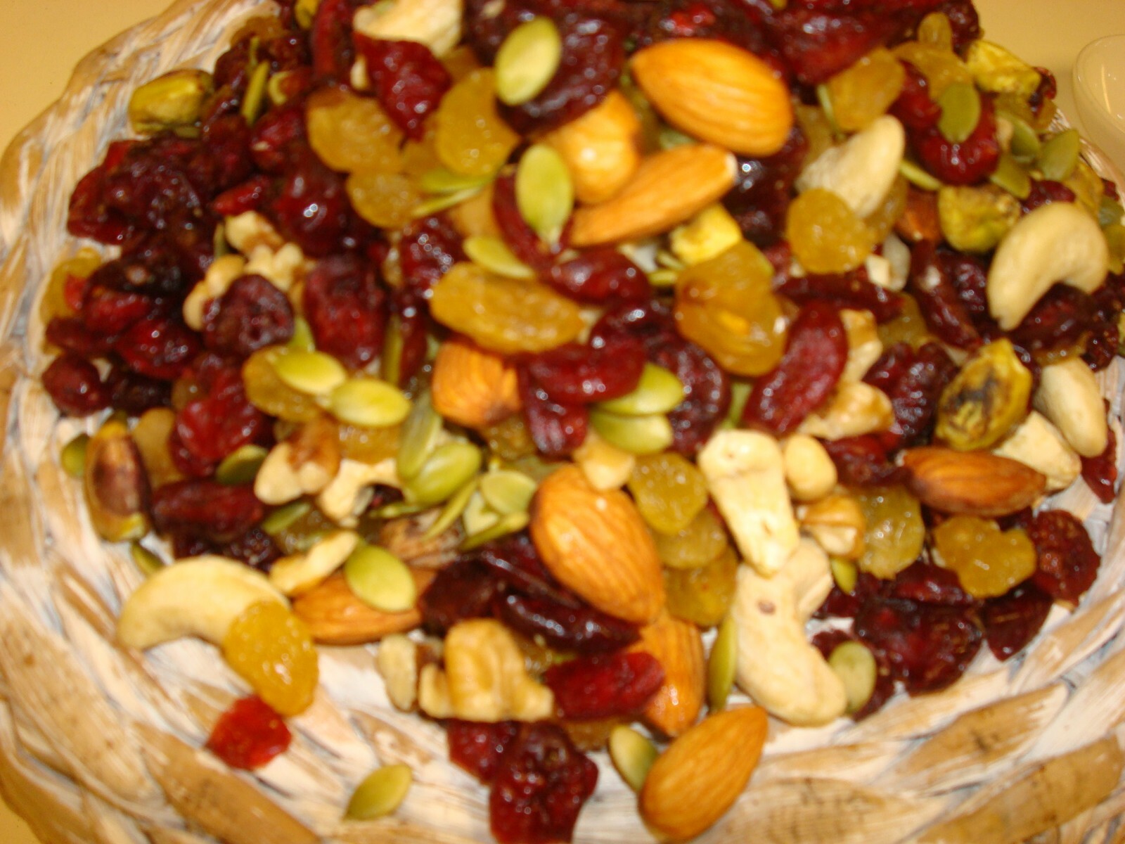 Omega-3 Deluxe Mix Cranberries Raisins Cashews Walnuts Almonds Pistachio Pecan