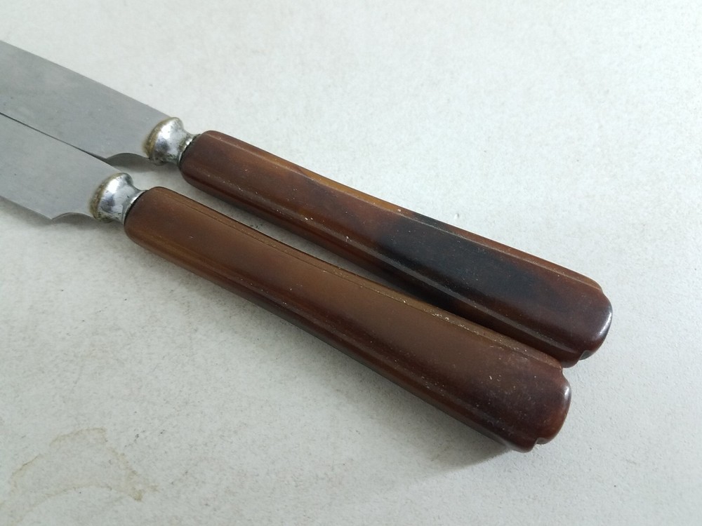 Butterscotch Bakelite Dinner Knives 2 pcs Brown Handles