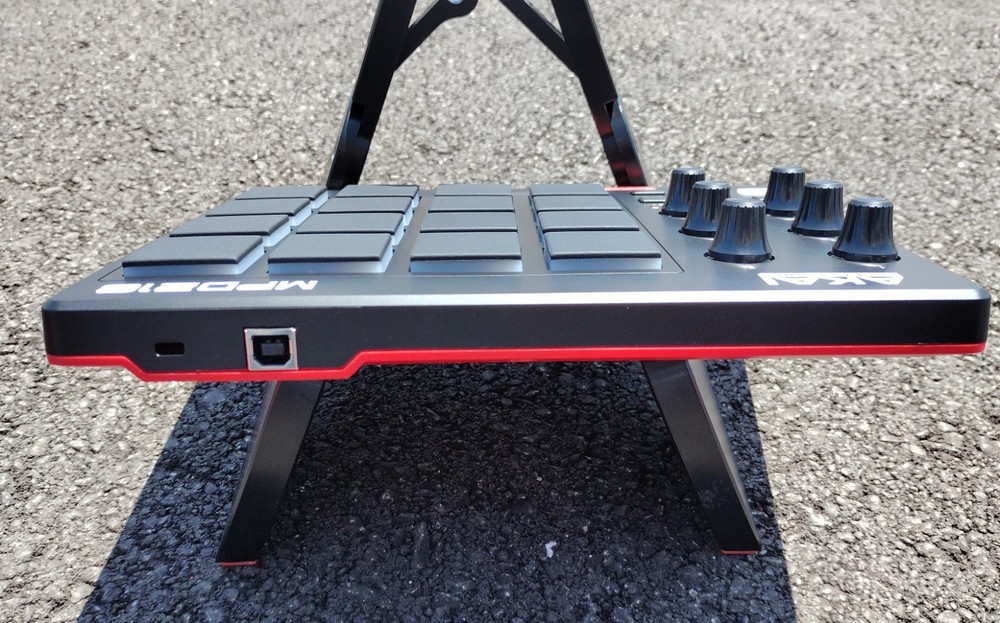 New Akai Professional MPD218 Midi Pad Controller! -LL