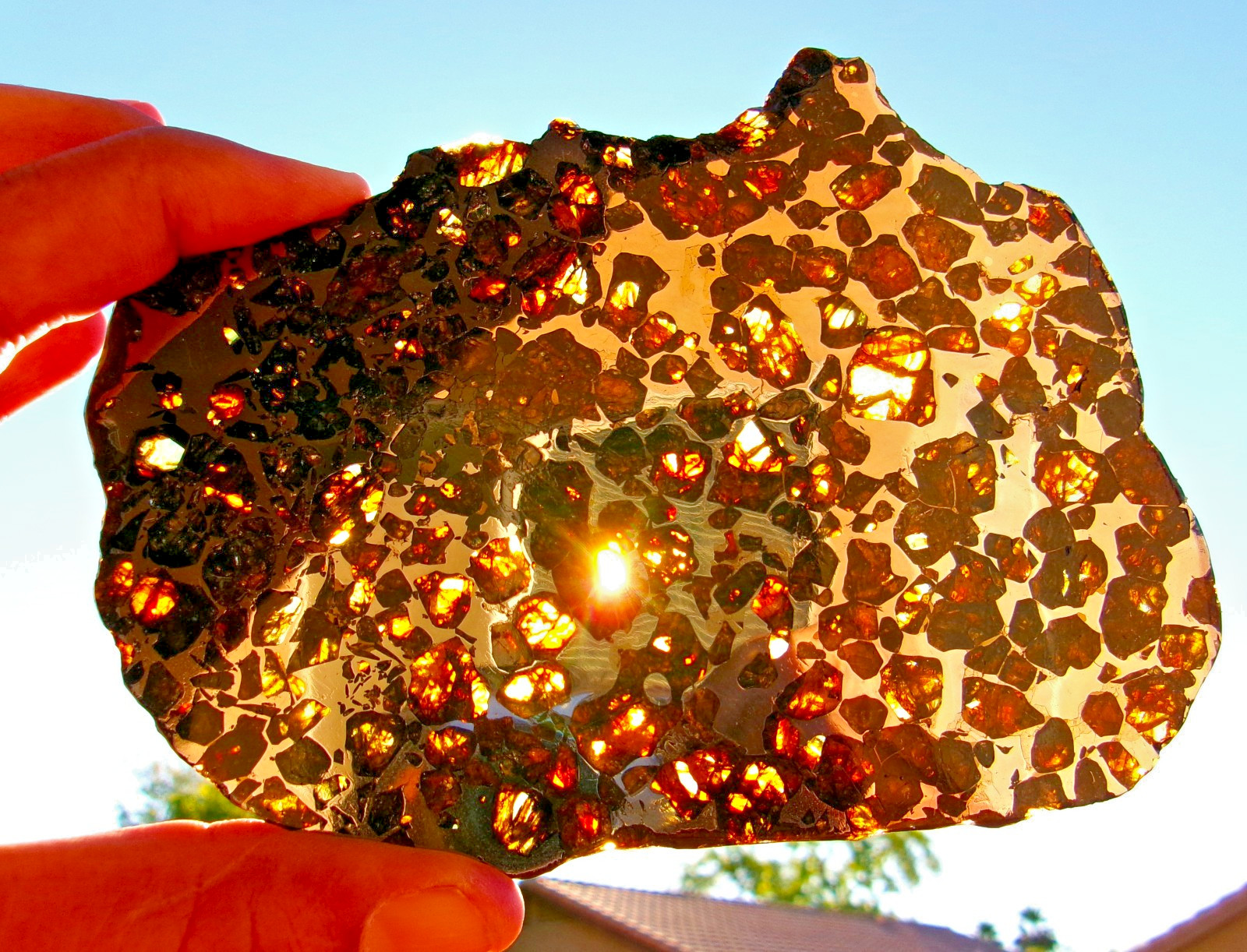 132.90 gram - SEYMCHAN METEORITE - With Glowing Olivine - in Glass Display Case