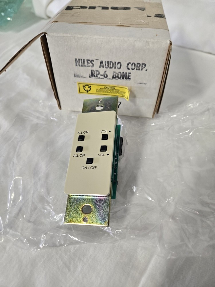Niles RP6 Wall Mount Remote Control Keypad Bone Color