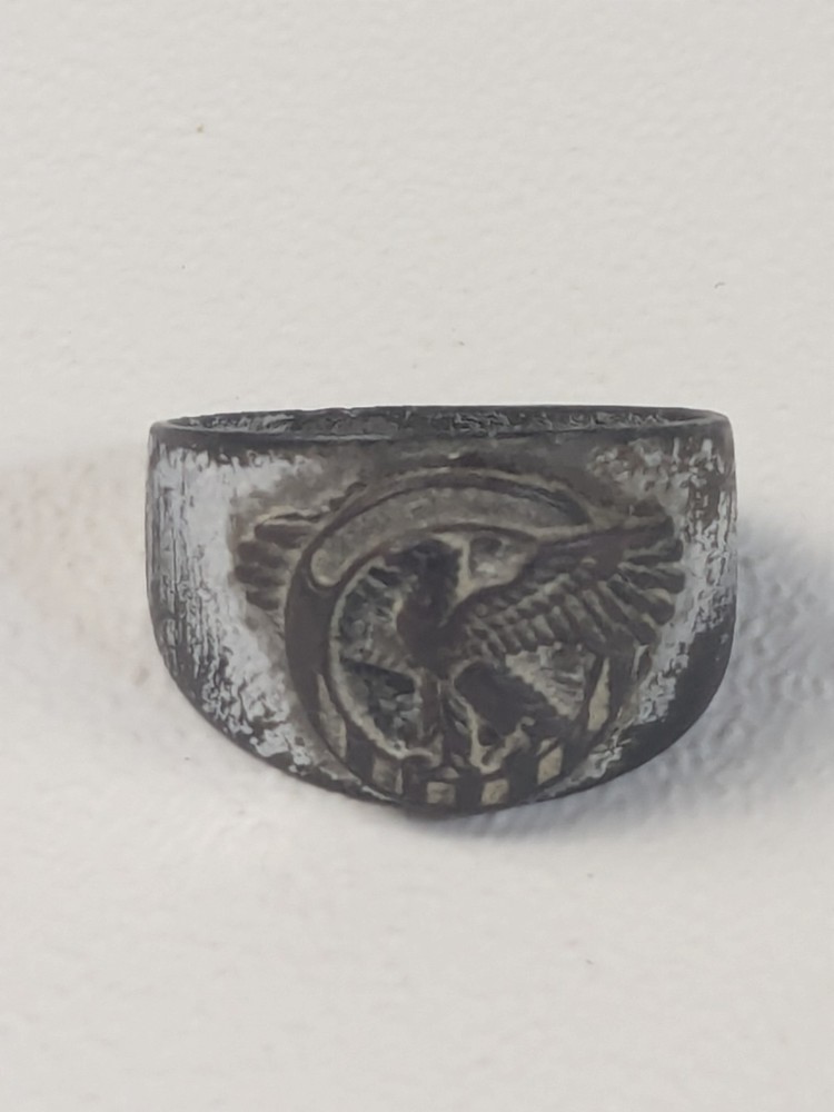 c1940s - Honorable Discharge Ruptured Duck WWII Vet Ring - B24