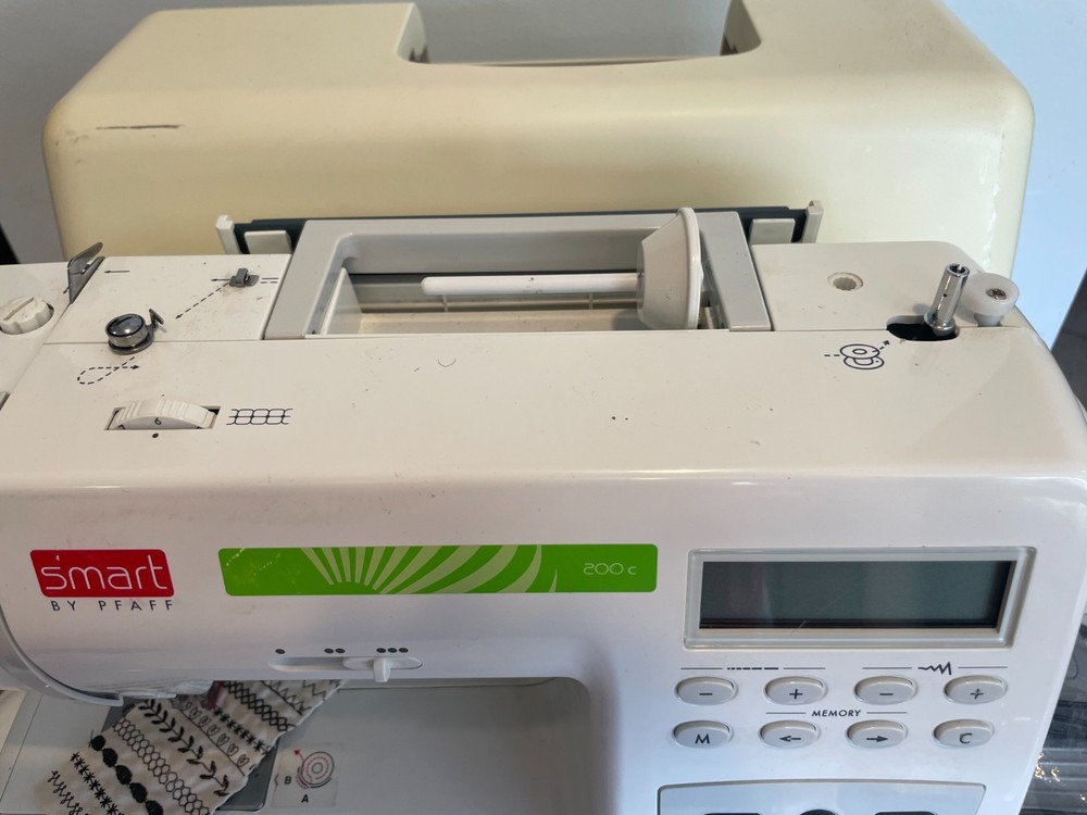 Pfaff Smart 200c Computerized Sewing Machine – 40 Stitches