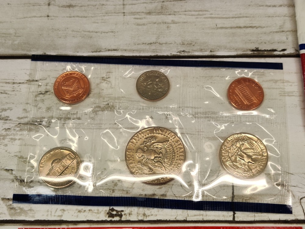 1987 U.S. uncirculated mint coin set w/ "P & "D" Mint Marks