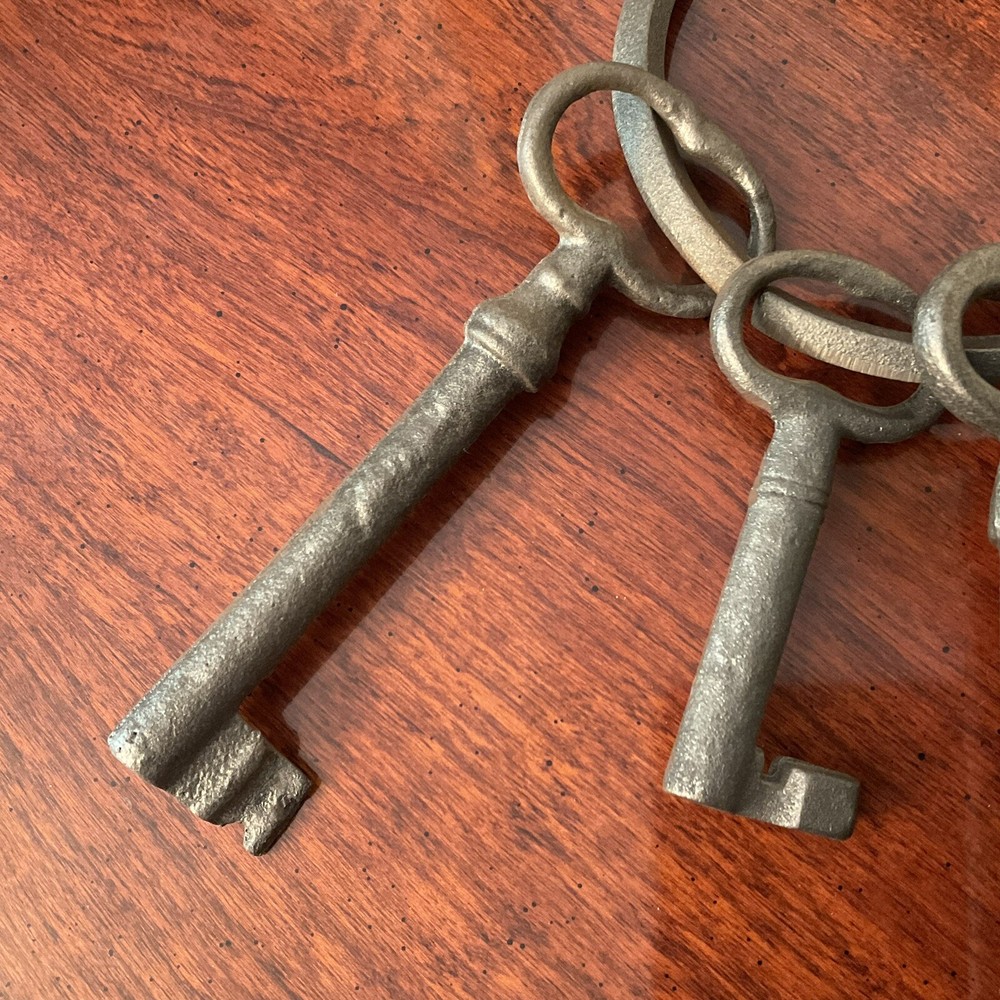 Rustic Decorative Cast Iron Key Set - Preowned