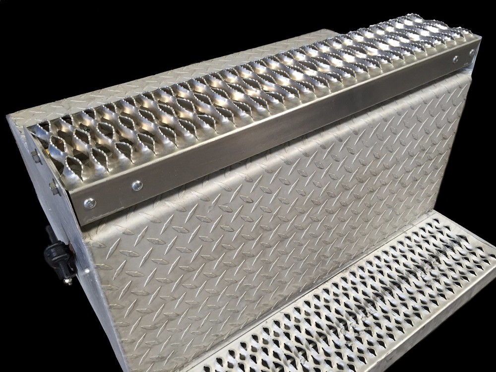 Peterbilt Battery Box Top Replacement Step, Weld-On - 379 388 389