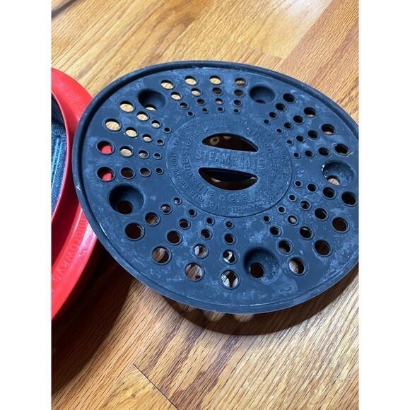 Microhearth 1.5 quart Microwave Steamer Red White Kitchen Cooking