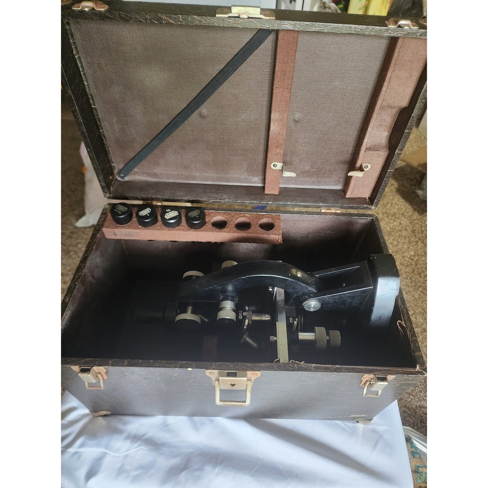 VTG 1951 Ernst Leitz Wetzlar Microscope w/case Untested – As Is
