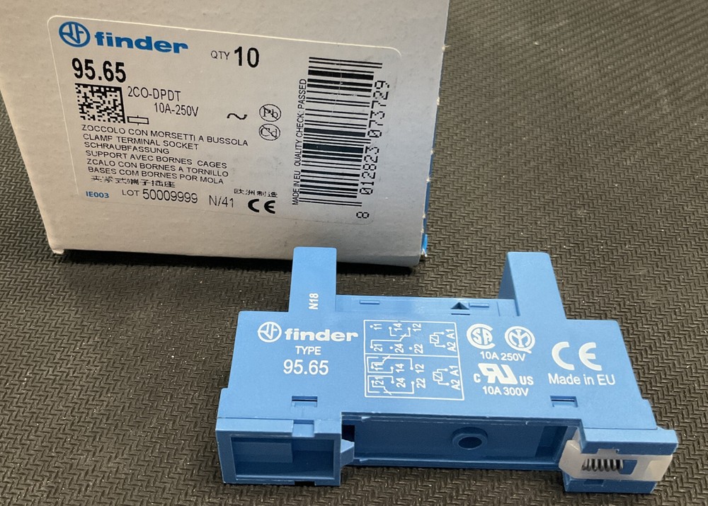 95.65- CLAMP TERMINAL SOCKET - 10A 250V AC - DPDT