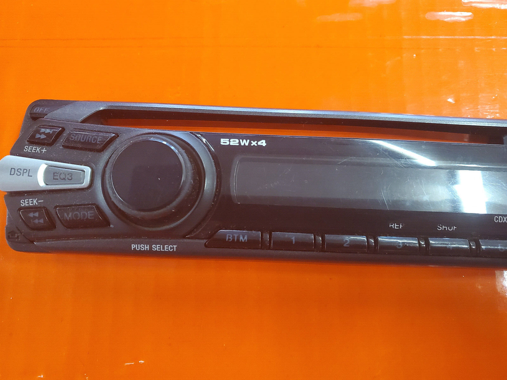 SONY CDX-GT130 DETACHABLE FACEPLATE