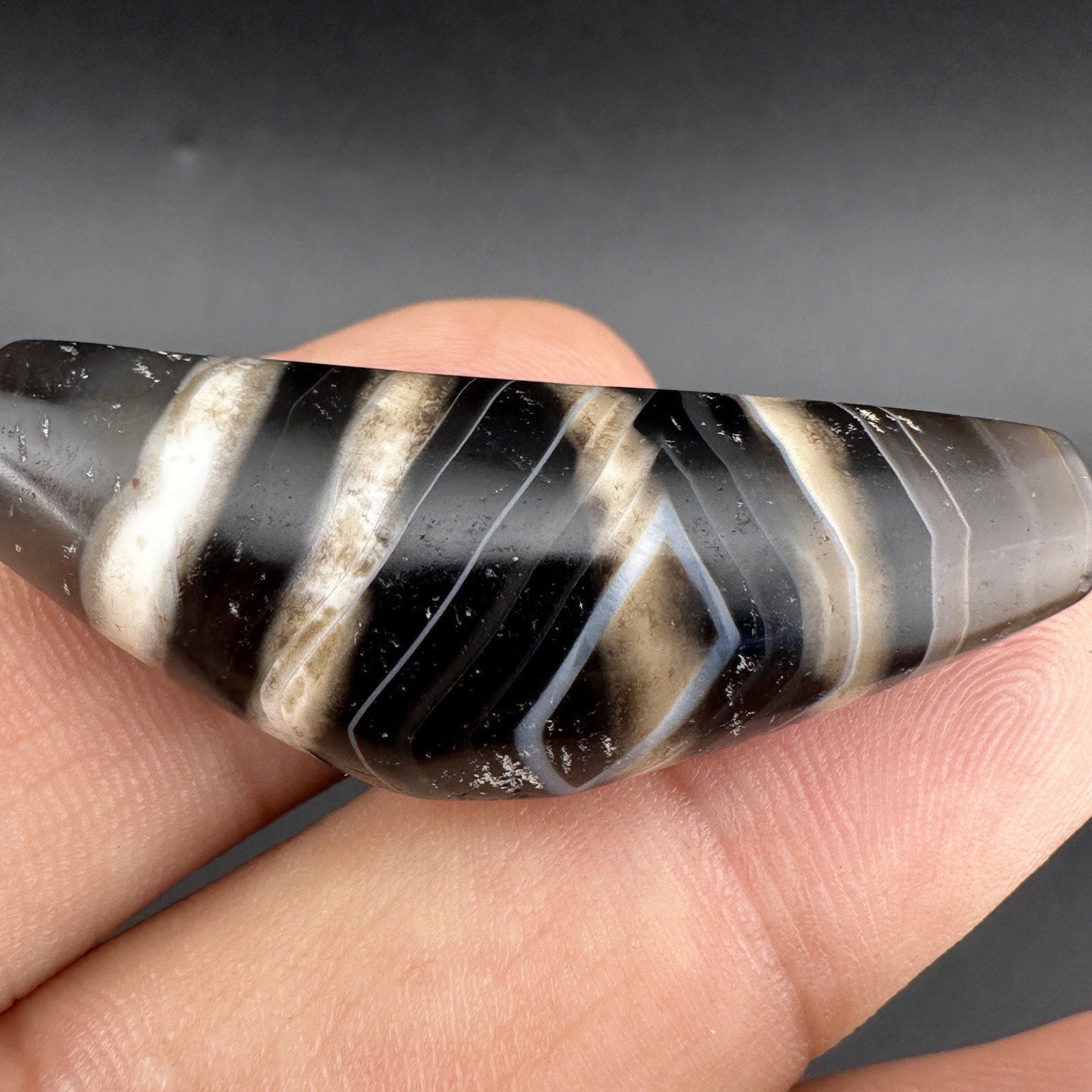 Tibetan Buddhism Agate 4 Stripe Horn Bead Totem Dzi Bead Amulet Pendant