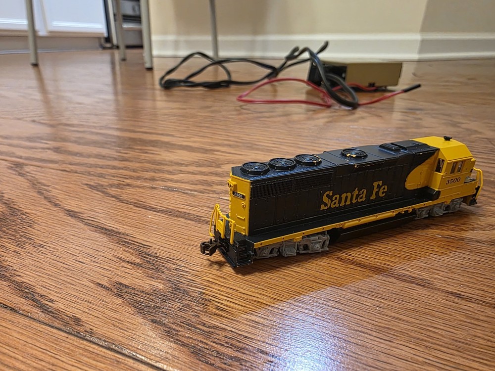2 sets of n scale bachmann trains ready run