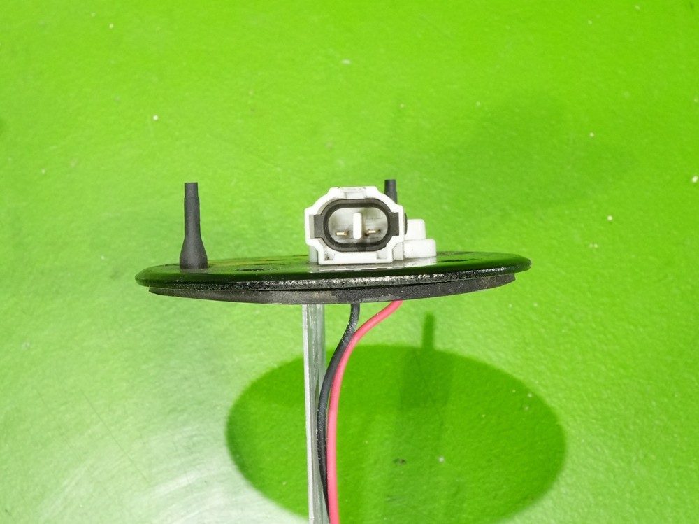 01-05 IS300 OEM secondary fuel float level meter sending unit