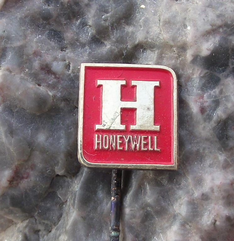 Honeywell Vintage Computer Mainframe Consumer Electronics Technology Pin Badge