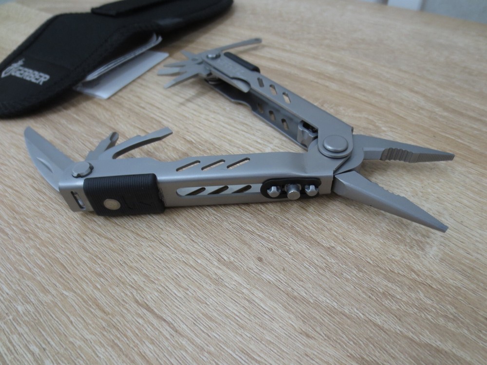 GERBER MULTI-TOOL (DNT061823A LOC. BY-9D)