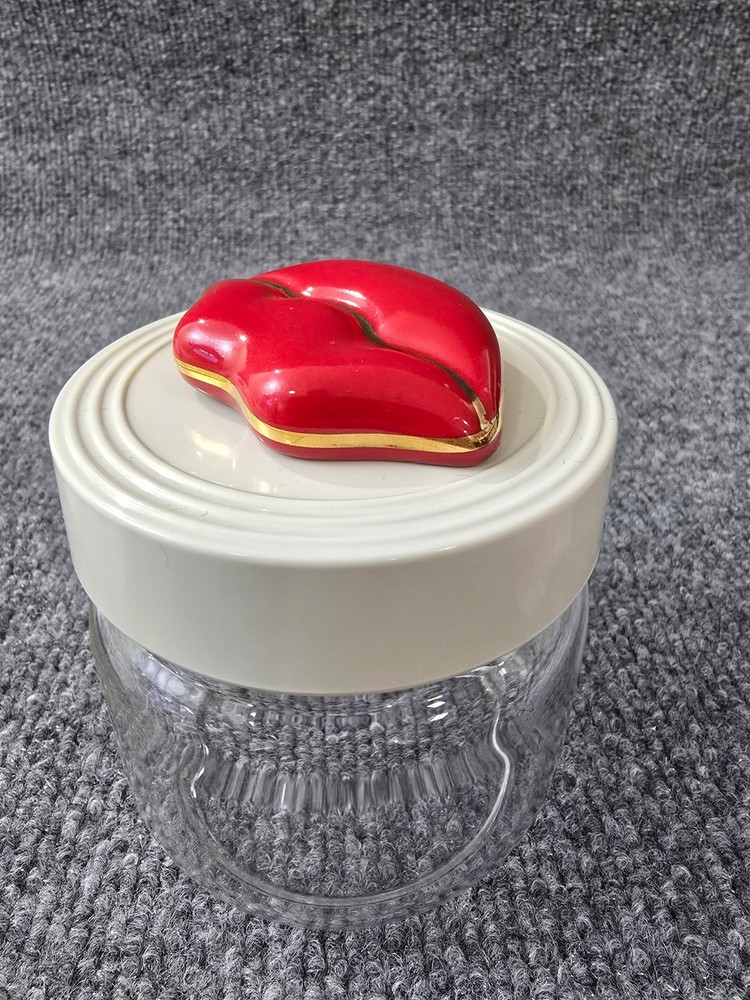 Nora Fleming RETIRED Mini Smooches A249 Red Lips