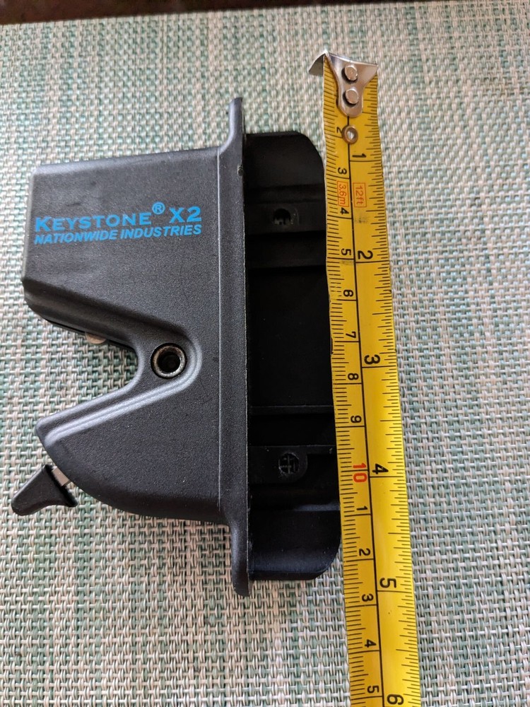 GATE LATCH FOR POST OR METAL RAILS