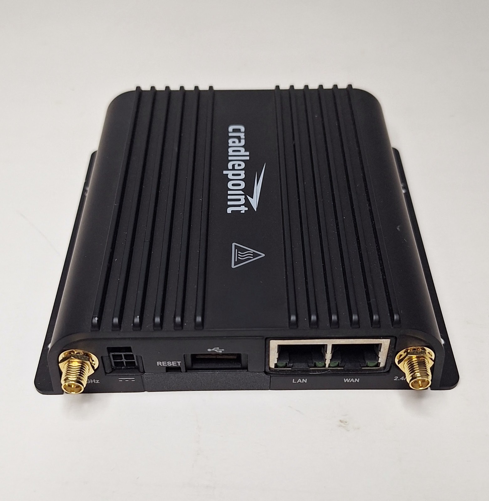 CradlePoint Ruggedized Cellular Router LTE 2.4GHz 5GHz 2GbE | IBR900-600M